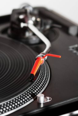dj - rekor müzik ile oynarken pikap için profesyonel ses ekipmanları