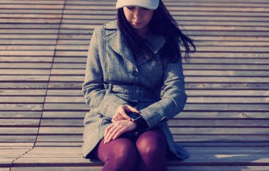 Trendy akıllı bileğini Womanusing izle. 