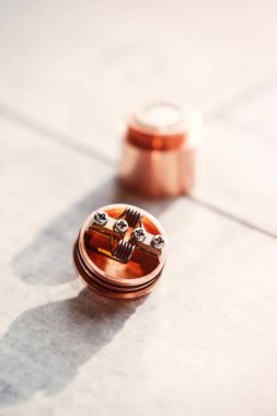 Modern elektronik mech mod vaping aygıt yedek parçalar. Popüler Buharlaştırıcı e-cig aygıtı vape gliserin e-sıvı için. Nikotin Sigara İçilmeyen bıraktın, vaping güvenli ecig vape başlamak