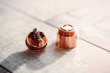 Modern elektronik mech mod vaping aygıt yedek parçalar. Popüler Buharlaştırıcı e-cig aygıtı vape gliserin e-sıvı için. Nikotin Sigara İçilmeyen bıraktın, vaping güvenli ecig vape başlamak