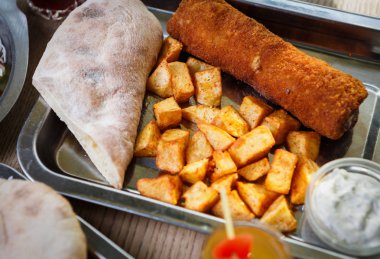 Egzotik Sırp gıda menü arka plan. Geleneksel ızgara ve yemek fast food restoran füme. Delicious, sağlıksız fastfood Cafe menü ama. Gıda kompozisyonu kapatmak kadar arka zemin