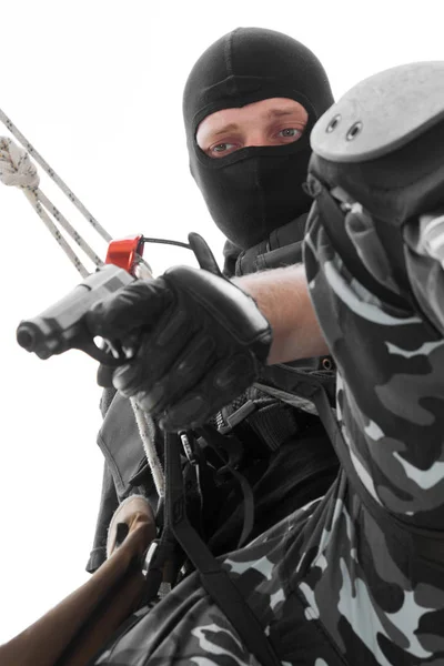 Foto Homem Armado Uniforme Combate Jogando Terrorista Membro Equipe Das — Fotografia de Stock