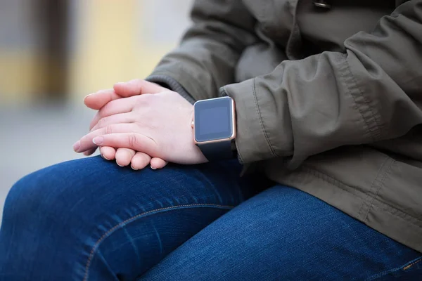 Hands Woman Wearing Smart Watch Her Hand Wearing Modern Parka — Stock Photo, Image
