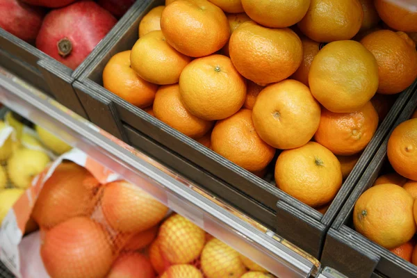 Pole Pomarańczowy Owoc Sprzedadzą Rynku Żywności Farmer Świeże Dojrzałe Owoce — Zdjęcie stockowe