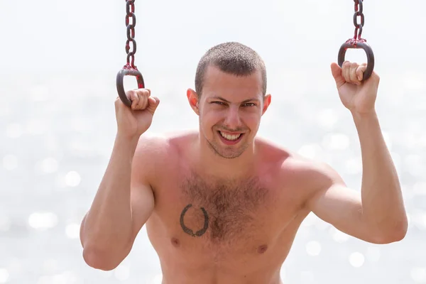 Handsome Young Man Doing Street Workout Beach Bright Summer Day — Stock Photo, Image