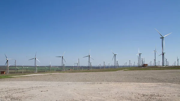 Alternative Sources Green Energy Wind Turbines Wind Farms — 图库照片