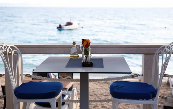 Zaciszną Plażę Restauracja Pięknym Widokiem Krystalicznie Czyste Morze Adriatyckie Water — Zdjęcie stockowe