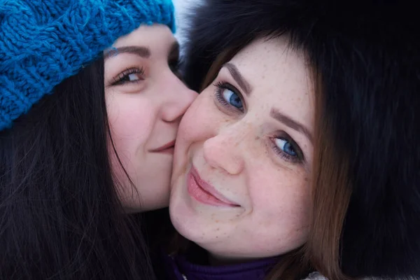 Bonito Meninas Divertindo Livre Inverno — Fotografia de Stock