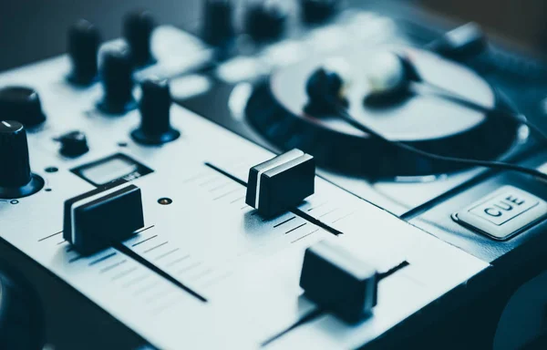 Midi Mixer Controller Audio Concentrati Sui Fader Volume Sul Piatto — Foto Stock