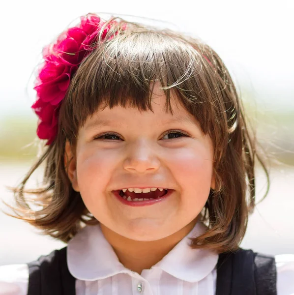 Retrato Linda Niña Con Emociones Vivas Divertidas Imitaciones —  Fotos de Stock