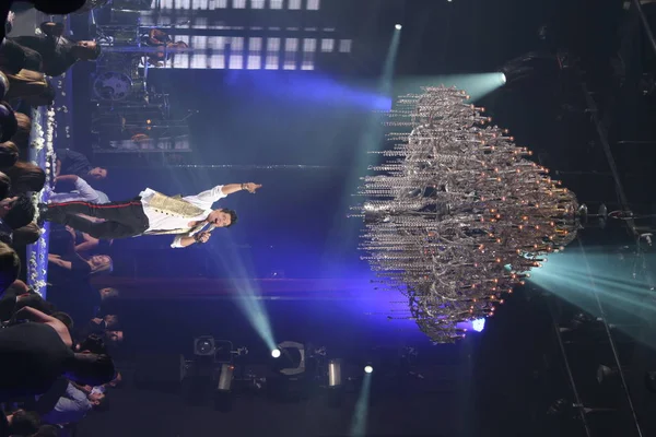 Famosa Cantora Pop Grega Sakis Rouvas Apresentando Palco Buzuki Atenas — Fotografia de Stock