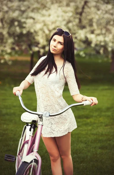 Pretty Young Woman Pink Bicycle Enjoying Bright Spring Summer Day — Stock Photo, Image