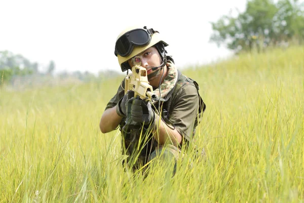 Young Sniper Aiming His Target Sight — Stock Photo, Image