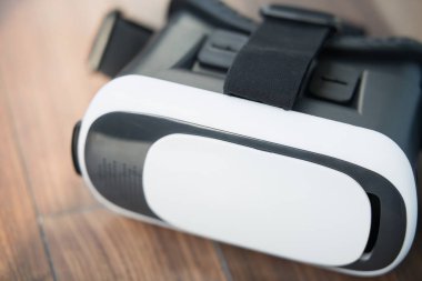 Mobil video oyunu oynamak için trendy smartphone vr gözlük. Taşınabilir artar gerçeklik gözlük hareket eden app oyun için. Yeni oyun teknoloji her yerde oynamak için. VR kulaklık için Aksiyon oyunları