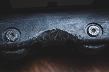 Ağır derin çizikler agresif inline paten kullanılır. Blok ile aşırı paten için rulman ağızları üzerinde derin scrathes eziyet. Raylar ve çıkıntıları skate park öğütmek için Plastik tekerlekli silindir çizme