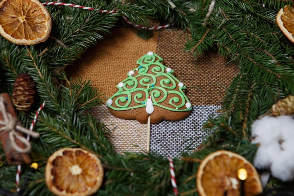 Handgefertigte Weihnachten Urlaub Cooking Sweet Hausgemachtes Gebäck Dessert Tannenbaum Figur — Stockfoto