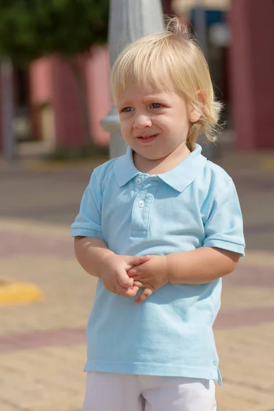 Familia Feliz Disfrutando Fin Semana Parque Brillante Día Verano Mamá —  Fotos de Stock