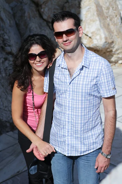 Young Happy Couple Sightseeing Greek Capital City Athens Bright Sunny — Stock Photo, Image