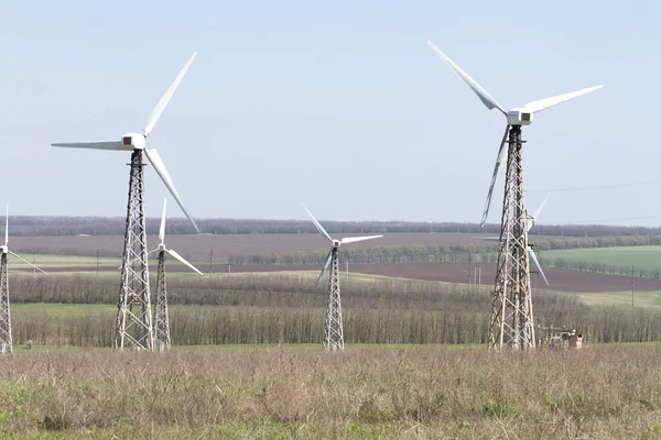 Alternatywnych Źródeł Energii Zielonej Turbiny Wiatrowe Lub Farm Wiatrowych — Zdjęcie stockowe