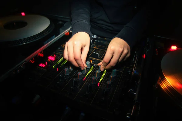 Hands Female Mixing Two Tracks Professional Audio Equipment — Stock Photo, Image