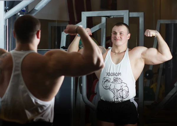 Big Pumped Power Lifter Tattoo His Arm Excersizing Gym — Stock Photo, Image