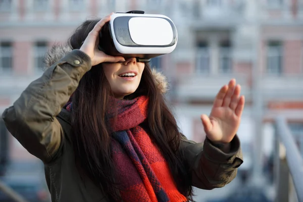 Juego Femenino Joven Con Gafas Realidad Virtual Súper Cool Para —  Fotos de Stock