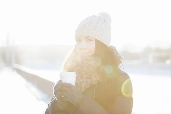 Happy Young Girl Enjoying Her Coffee Outdoor Winter Get Warm — стоковое фото