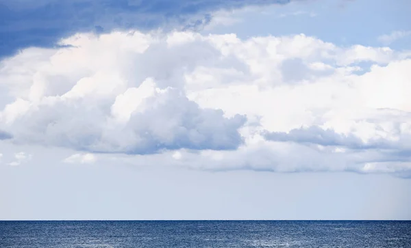 Nublado Cielo Azul Superficie Agua Del Mar Negro Atardecer Ucrania — Foto de Stock