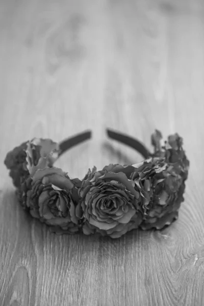Wraith Ręcznie Wykonane Sztucznych Kwiatów Róży Różowy Tle Drewnianych Płytkiej — Zdjęcie stockowe