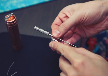Elektronik savaş robotu mod vaping cihaz bakım. Modern Buharlaştırıcı e-cig aygıtı vape gliserin e-sıvı için. Nikotin Sigara İçilmeyen bıraktın, vaping güvenli ecig vape başlamak.