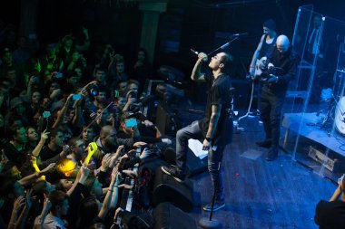 Moskova - 5 Aralık, 2015: sunumu Scriptonite Red Club, uzun zamandır beklenen albüm rap şarkıcıları Basta, Jillz yanında