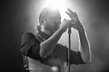 Moskova - 6 Ekim, 2016: vakum ve Mattias oynarken Lindbloom konser Yotaspace gece kulübü sahnede.