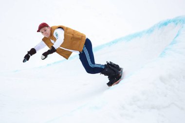 Kiev, Ukrayna - 3 Şubat, 2018: Snowboard Parkı Goloseev Kayak Park açılışı.