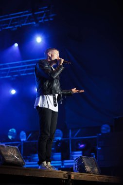 Moskova - 7 Haziran, 2016: Macklemore konser ve Ryan Lewis müzik grubu açık yaz müzik festivali Lastochka.