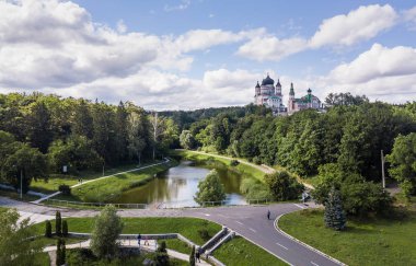 Kiev-1 Temmuz, 2018: Hava dron fotoğraf güzel yeşil park Feofaniya