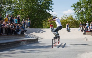 Moskova - 7 Mayıs, 2016: agresif paten rekabet Az piknik gerçekleşti, paten patenci Andrey Zaytcev 2012 yılında vefat eden anısına Sadovniki park