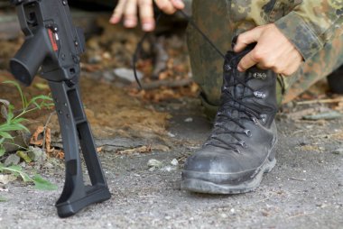 Botlarını sıkı dantel - uzun bir kavga olacak