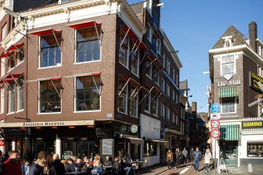 Hollanda, Amsterdam 'da şehir caddesi