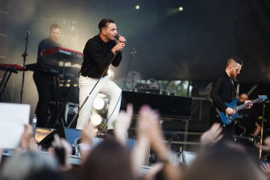 Moskova-7 Haziran, 2016: Konser rock grubunun müzik festivali Lastochka sahnede acıyor..