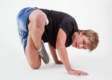  beyaz zemin üzerine gencin bboy eğitim