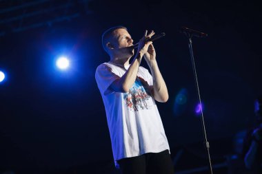 Moskova - 7 Haziran, 2016: Macklemore konser ve Ryan Lewis müzik grubu açık yaz müzik festivali Lastochka.