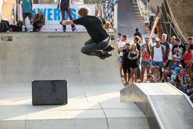 Odessa - 24 Ağustos, 2017: agresif In-Line buz pateni yarışması açık skate park doğa sporları olay.