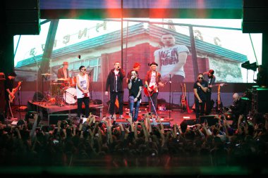 Moskova - 5 Aralık, 2015: sunumu Scriptonite Red Club, uzun zamandır beklenen albüm rap şarkıcıları Basta, Jillz yanında