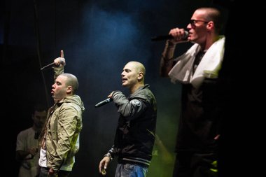 Moskova - 2 Ekim 2014: ünlü Rus hip hop müzik grubu Centr gece kulübünde büyük konser.