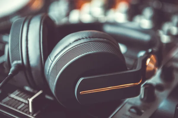 Auriculares Negros Grandes Para Disc Jockey Mix Profesionales Música Escuchar — Foto de Stock