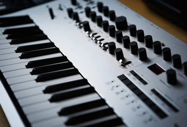 Professionelle Digitale Midi Tastatur Zum Musizieren Klaviertasten Focus Remix Musik — Stockfoto