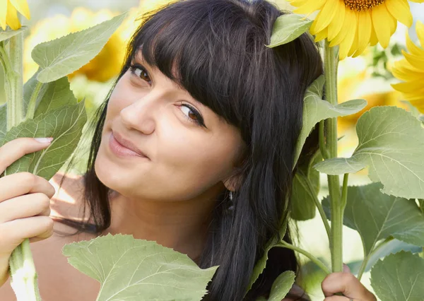 She Cute Funny Playing Sunflowers — Stock Photo, Image