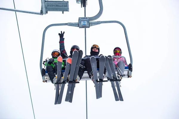 Bukovel Ukraine March 2018 Chair Lift Skiers Snowboarders Winter Resort — Stock Photo, Image