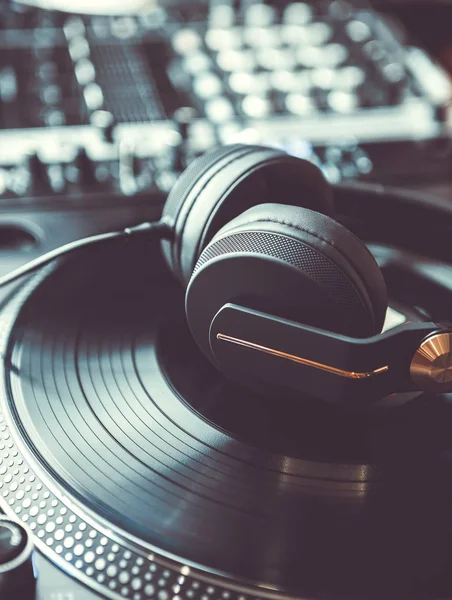 Großer Schwarzer Kopfhörer Für Professionellen Discjockey Mix Music Listen Sie — Stockfoto