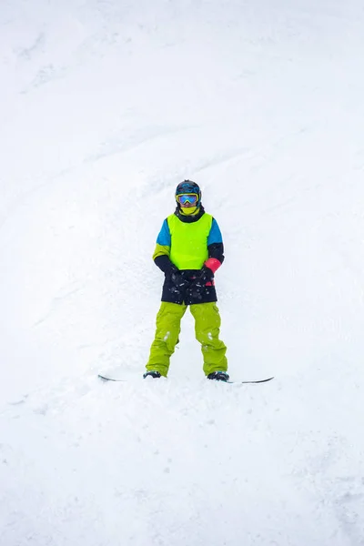 Bukovel Ucrânia Março 2018 Atleta Snowboard Monta Bordo Uma Pista — Fotografia de Stock